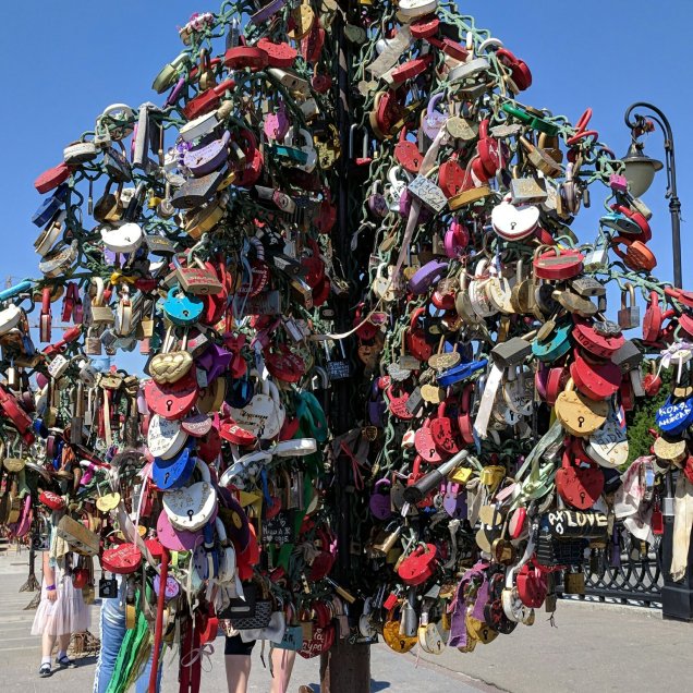 "lock tree" on Bridge of Love, Moscow